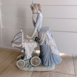 Llardro Baby’s Outing mother and child in stroller